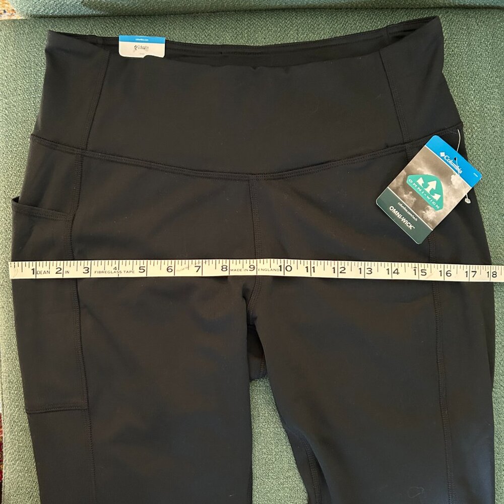 Columbia Black Capri Size L Performance Fit BRAND NEW